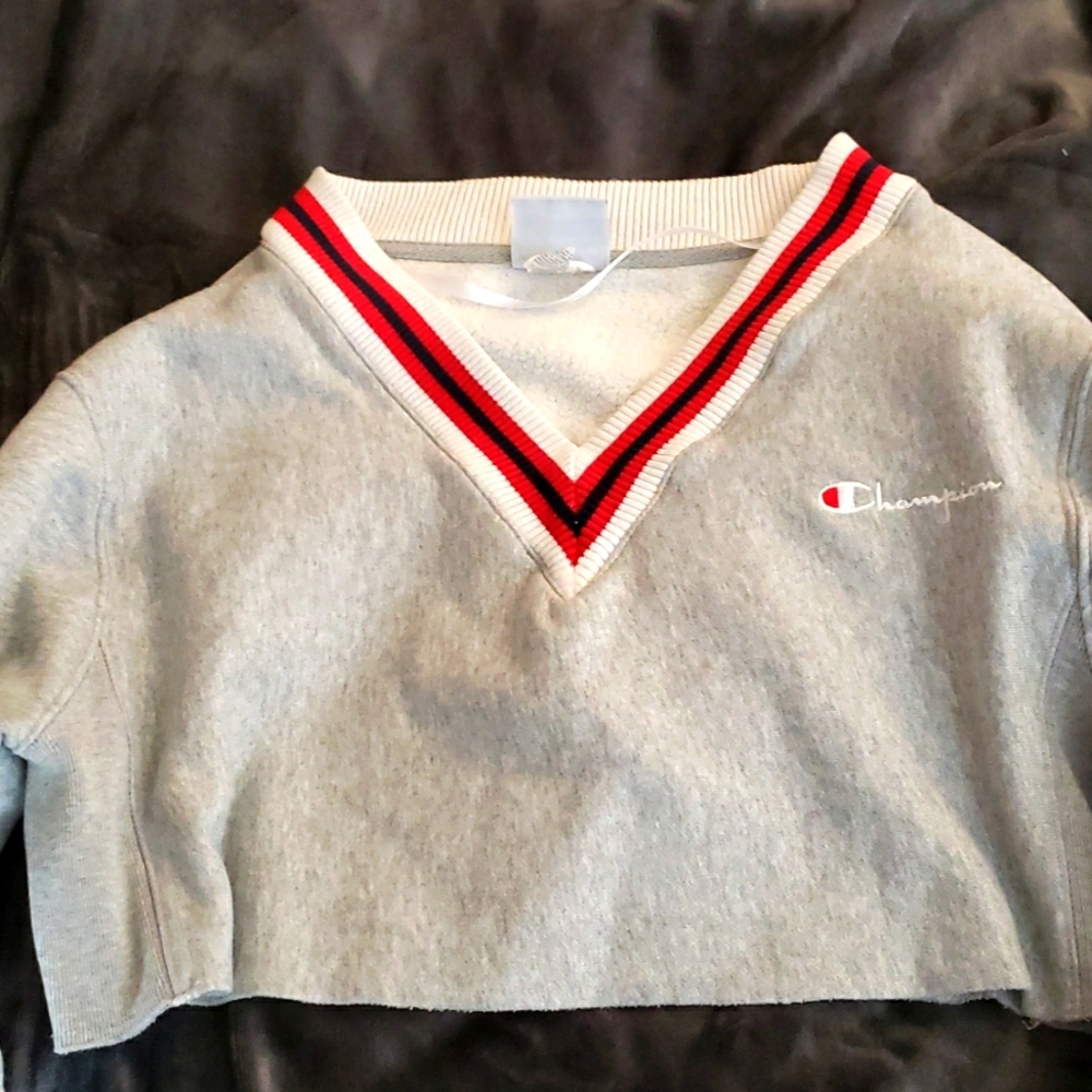 Champion Cropped V neck sweatshirt